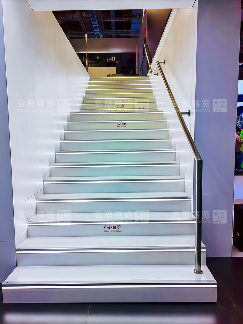 橡塑展-伊之密展台楼梯效果 橡塑展-伊之密展台楼梯效果